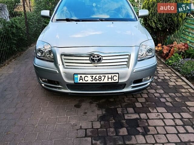 Серый Тойота Авенсис, объемом двигателя 2 л и пробегом 418 тыс. км за 3500 $, фото 1 на Automoto.ua