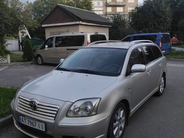 Серый Тойота Авенсис, объемом двигателя 2 л и пробегом 325 тыс. км за 4500 $, фото 1 на Automoto.ua