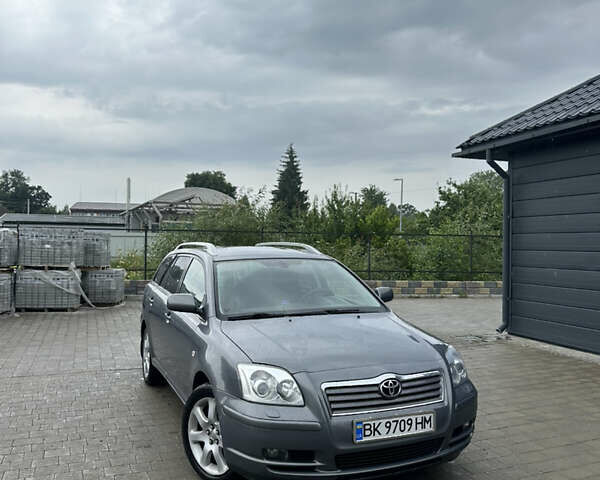 Серый Тойота Авенсис, объемом двигателя 2 л и пробегом 251 тыс. км за 5300 $, фото 1 на Automoto.ua