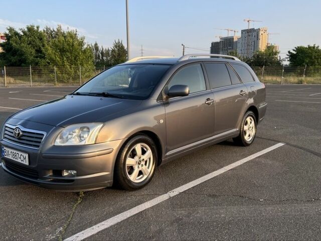 Серый Тойота Авенсис, объемом двигателя 1.8 л и пробегом 294 тыс. км за 4000 $, фото 1 на Automoto.ua