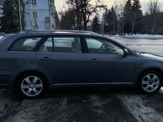 Серый Тойота Авенсис, объемом двигателя 0 л и пробегом 300 тыс. км за 2911 $, фото 1 на Automoto.ua