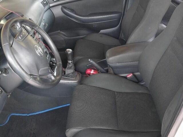 Серый Тойота Авенсис, объемом двигателя 1.8 л и пробегом 245 тыс. км за 7950 $, фото 1 на Automoto.ua