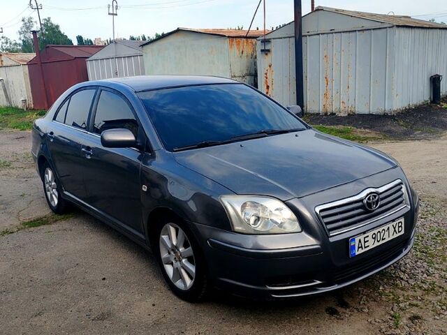 Серый Тойота Авенсис, объемом двигателя 1.8 л и пробегом 300 тыс. км за 5500 $, фото 1 на Automoto.ua