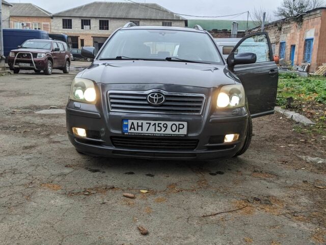 Серый Тойота Авенсис, объемом двигателя 2 л и пробегом 254 тыс. км за 5700 $, фото 1 на Automoto.ua