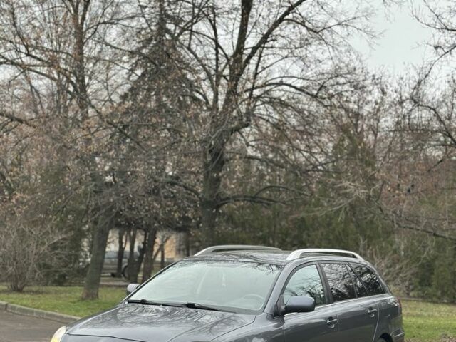 Серый Тойота Авенсис, объемом двигателя 2 л и пробегом 300 тыс. км за 3550 $, фото 1 на Automoto.ua