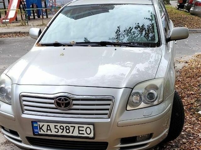 Серый Тойота Авенсис, объемом двигателя 2.2 л и пробегом 346 тыс. км за 5000 $, фото 1 на Automoto.ua