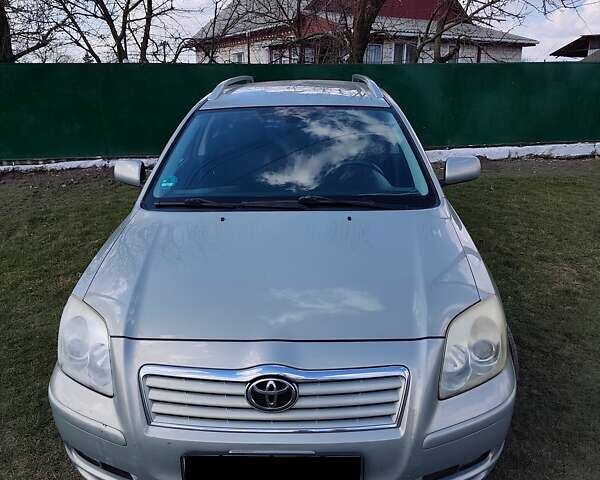 Серый Тойота Авенсис, объемом двигателя 1.8 л и пробегом 215 тыс. км за 5500 $, фото 1 на Automoto.ua