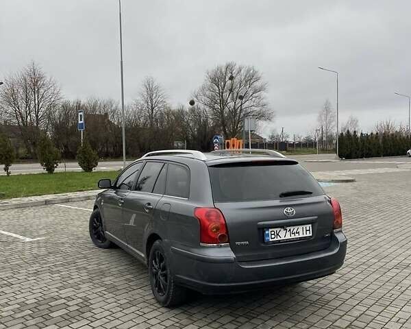 Сірий Тойота Авенсіс, об'ємом двигуна 2.2 л та пробігом 302 тис. км за 5850 $, фото 1 на Automoto.ua
