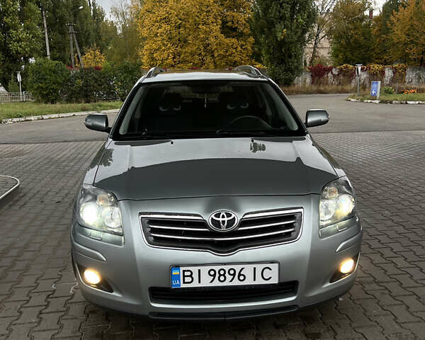 Серый Тойота Авенсис, объемом двигателя 2.2 л и пробегом 201 тыс. км за 7250 $, фото 1 на Automoto.ua