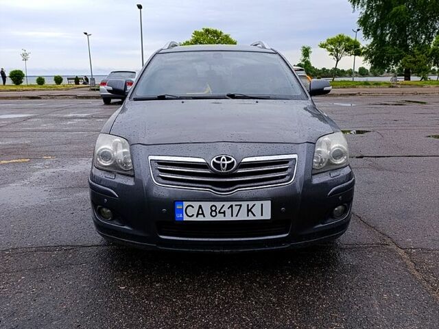Серый Тойота Авенсис, объемом двигателя 2.2 л и пробегом 304 тыс. км за 5600 $, фото 1 на Automoto.ua