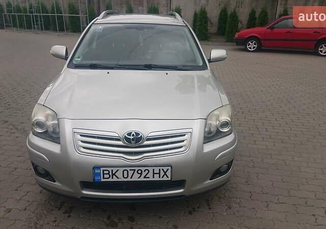 Серый Тойота Авенсис, объемом двигателя 1.79 л и пробегом 190 тыс. км за 6000 $, фото 1 на Automoto.ua