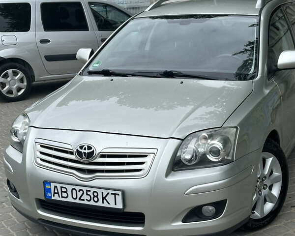 Сірий Тойота Авенсіс, об'ємом двигуна 1.8 л та пробігом 200 тис. км за 7500 $, фото 1 на Automoto.ua