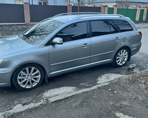 Сірий Тойота Авенсіс, об'ємом двигуна 2 л та пробігом 248 тис. км за 8200 $, фото 1 на Automoto.ua