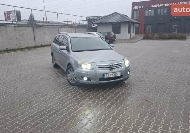 Серый Тойота Авенсис, объемом двигателя 2 л и пробегом 305 тыс. км за 6900 $, фото 1 на Automoto.ua
