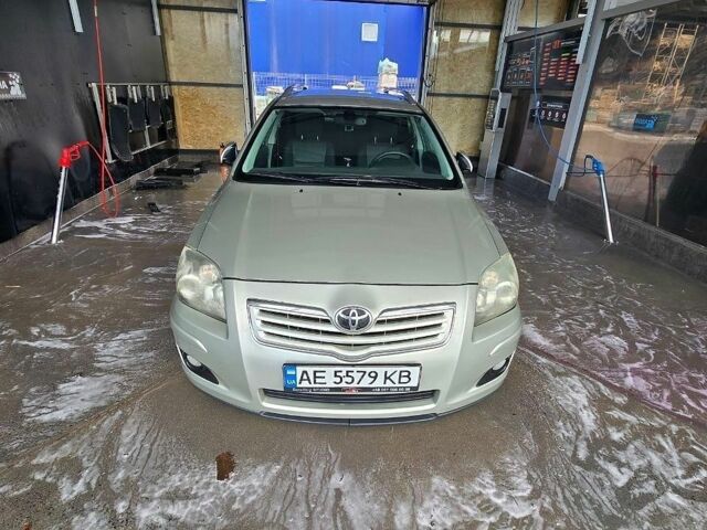 Серый Тойота Авенсис, объемом двигателя 2 л и пробегом 330 тыс. км за 4200 $, фото 1 на Automoto.ua