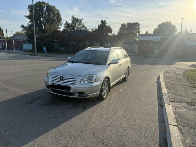 Серый Тойота Авенсис, объемом двигателя 2 л и пробегом 300 тыс. км за 2500 $, фото 1 на Automoto.ua