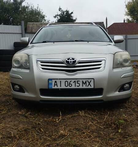 Серый Тойота Авенсис, объемом двигателя 2 л и пробегом 183 тыс. км за 7000 $, фото 1 на Automoto.ua