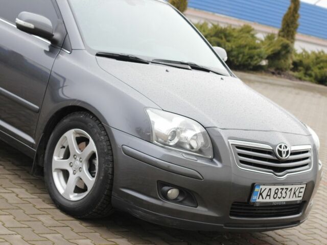 Серый Тойота Авенсис, объемом двигателя 2 л и пробегом 300 тыс. км за 8200 $, фото 1 на Automoto.ua