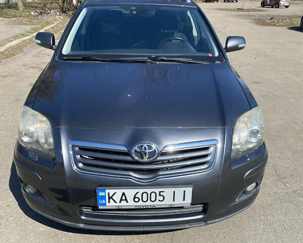 Серый Тойота Авенсис, объемом двигателя 2 л и пробегом 260 тыс. км за 6500 $, фото 1 на Automoto.ua