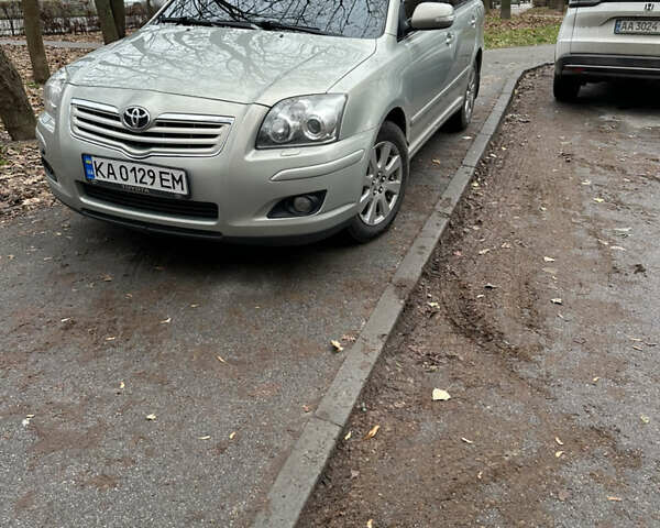 Серый Тойота Авенсис, объемом двигателя 2 л и пробегом 243 тыс. км за 6850 $, фото 1 на Automoto.ua