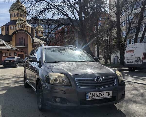 Серый Тойота Авенсис, объемом двигателя 2 л и пробегом 240 тыс. км за 5900 $, фото 1 на Automoto.ua