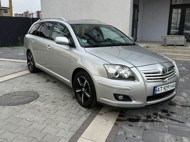 Серый Тойота Авенсис, объемом двигателя 2 л и пробегом 230 тыс. км за 6300 $, фото 1 на Automoto.ua