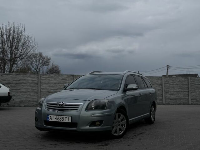 Серый Тойота Авенсис, объемом двигателя 2 л и пробегом 313 тыс. км за 6000 $, фото 1 на Automoto.ua