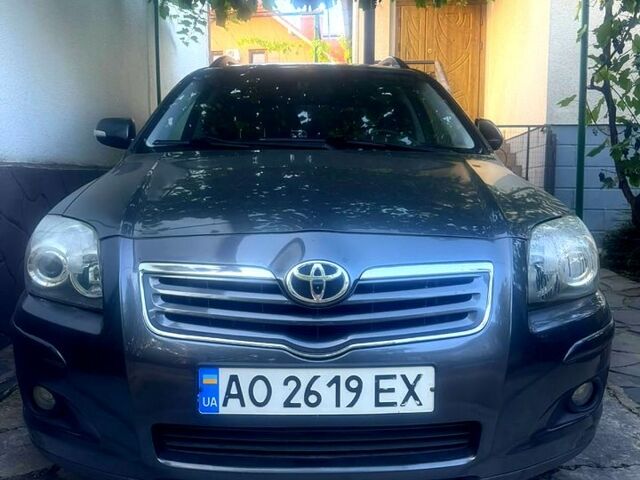 Серый Тойота Авенсис, объемом двигателя 2 л и пробегом 269 тыс. км за 5000 $, фото 1 на Automoto.ua