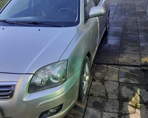 Серый Тойота Авенсис, объемом двигателя 2.2 л и пробегом 300 тыс. км за 5800 $, фото 1 на Automoto.ua