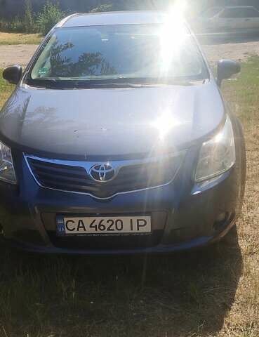 Серый Тойота Авенсис, объемом двигателя 2 л и пробегом 247 тыс. км за 7300 $, фото 1 на Automoto.ua
