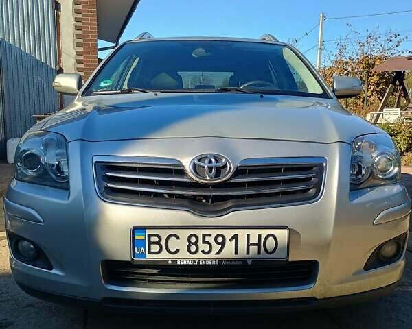 Серый Тойота Авенсис, объемом двигателя 2.2 л и пробегом 322 тыс. км за 6500 $, фото 1 на Automoto.ua