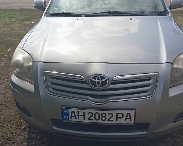 Серый Тойота Авенсис, объемом двигателя 2 л и пробегом 215 тыс. км за 7700 $, фото 1 на Automoto.ua