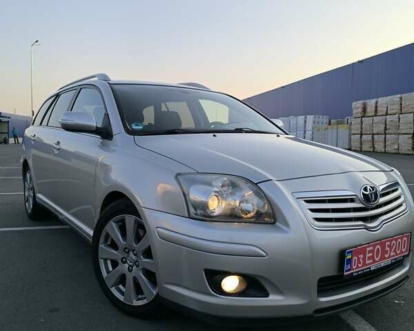 Серый Тойота Авенсис, объемом двигателя 2 л и пробегом 198 тыс. км за 8800 $, фото 1 на Automoto.ua