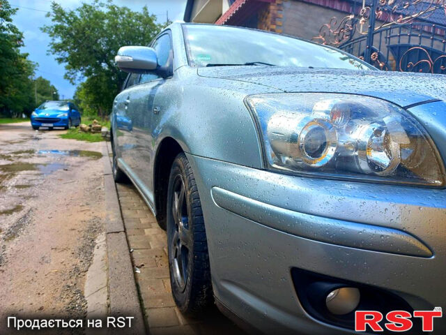 Серый Тойота Авенсис, объемом двигателя 2.2 л и пробегом 273 тыс. км за 7800 $, фото 1 на Automoto.ua
