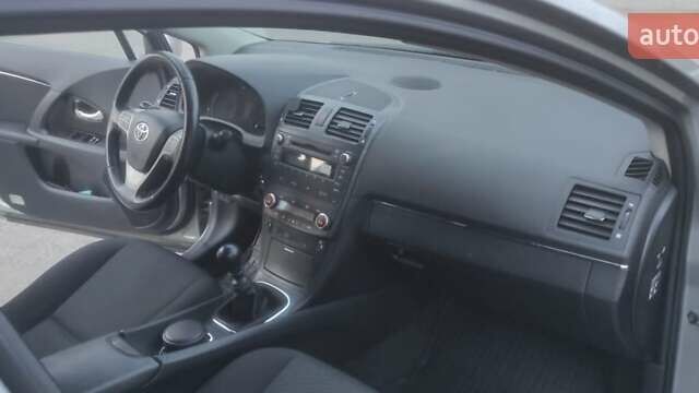Сірий Тойота Авенсіс, об'ємом двигуна 1.8 л та пробігом 200 тис. км за 9200 $, фото 1 на Automoto.ua