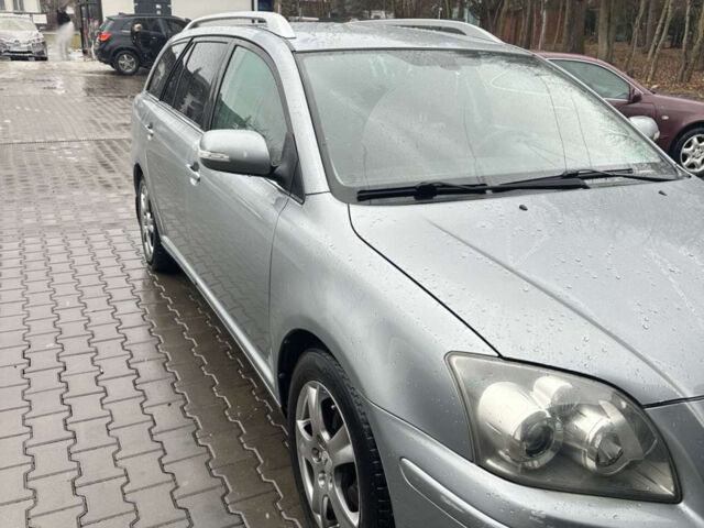 Серый Тойота Авенсис, объемом двигателя 2 л и пробегом 302 тыс. км за 5200 $, фото 1 на Automoto.ua