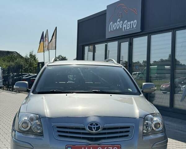 Серый Тойота Авенсис, объемом двигателя 1.8 л и пробегом 204 тыс. км за 7900 $, фото 1 на Automoto.ua