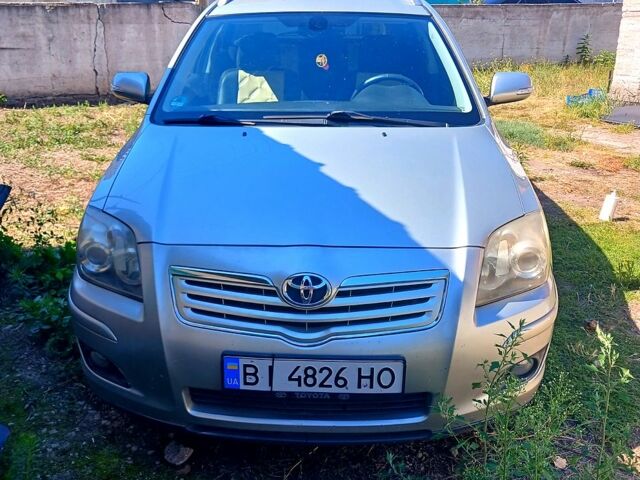 Серый Тойота Авенсис, объемом двигателя 2 л и пробегом 275 тыс. км за 7199 $, фото 1 на Automoto.ua