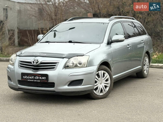 Серый Тойота Авенсис, объемом двигателя 2 л и пробегом 235 тыс. км за 6499 $, фото 1 на Automoto.ua