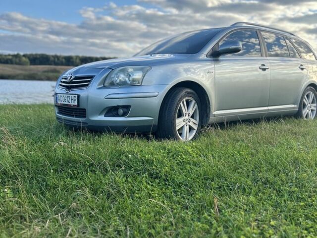 Серый Тойота Авенсис, объемом двигателя 2.2 л и пробегом 312 тыс. км за 6800 $, фото 1 на Automoto.ua