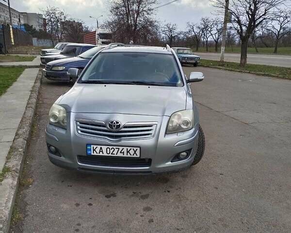 Серый Тойота Авенсис, объемом двигателя 2 л и пробегом 200 тыс. км за 7500 $, фото 1 на Automoto.ua