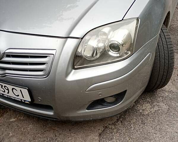 Серый Тойота Авенсис, объемом двигателя 2 л и пробегом 282 тыс. км за 7300 $, фото 1 на Automoto.ua