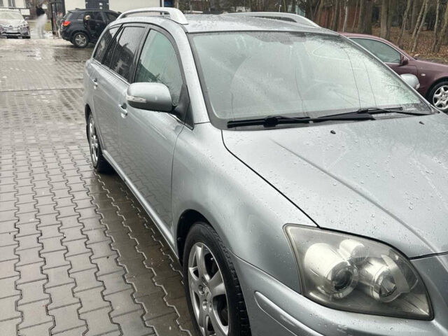 Сірий Тойота Авенсіс, об'ємом двигуна 2 л та пробігом 302 тис. км за 5200 $, фото 1 на Automoto.ua