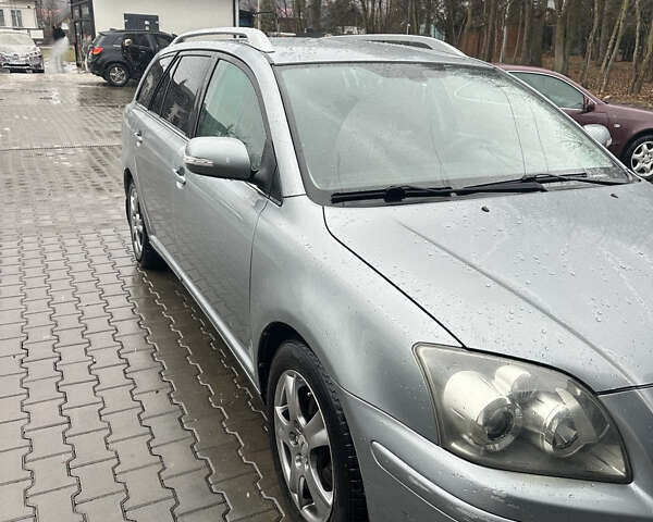Сірий Тойота Авенсіс, об'ємом двигуна 2 л та пробігом 302 тис. км за 5200 $, фото 1 на Automoto.ua