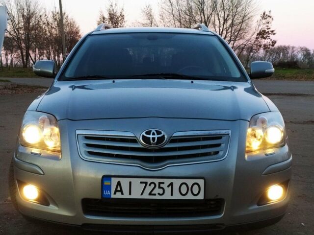 Серый Тойота Авенсис, объемом двигателя 2 л и пробегом 240 тыс. км за 7000 $, фото 1 на Automoto.ua
