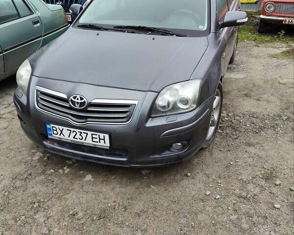 Серый Тойота Авенсис, объемом двигателя 2.2 л и пробегом 275 тыс. км за 4500 $, фото 1 на Automoto.ua