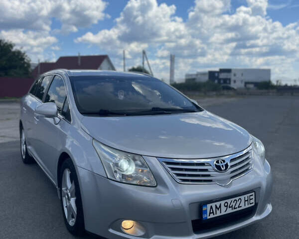 Серый Тойота Авенсис, объемом двигателя 2 л и пробегом 230 тыс. км за 7800 $, фото 1 на Automoto.ua