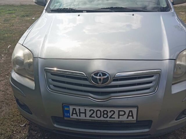 Серый Тойота Авенсис, объемом двигателя 2 л и пробегом 215 тыс. км за 7700 $, фото 1 на Automoto.ua