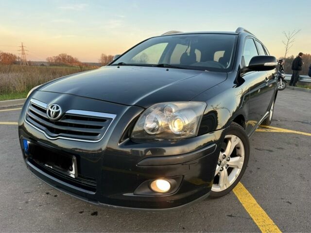 Серый Тойота Авенсис, объемом двигателя 2 л и пробегом 284 тыс. км за 3200 $, фото 1 на Automoto.ua