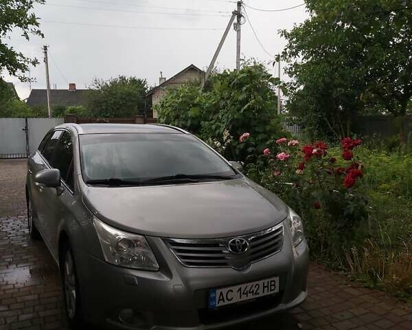 Серый Тойота Авенсис, объемом двигателя 2.2 л и пробегом 300 тыс. км за 8800 $, фото 1 на Automoto.ua